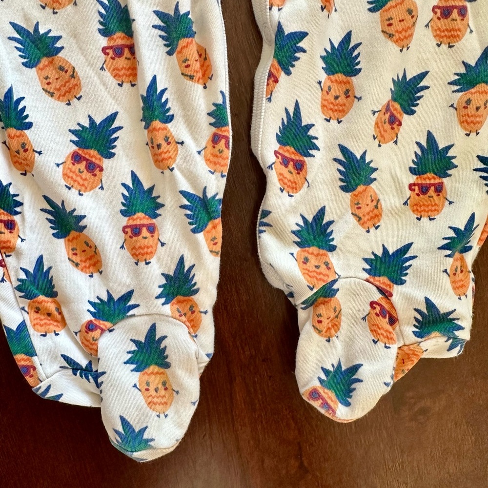 Roller Rabbit  6-9mo Pajamas - Picture 3 of 7